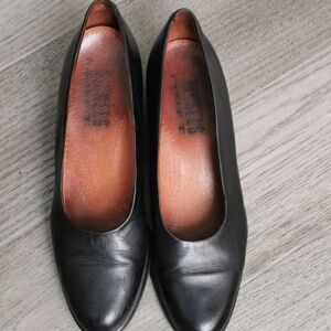 Womens VintageNickels soft black loafers 90s, oxford, leather. Size 9.5. EUC